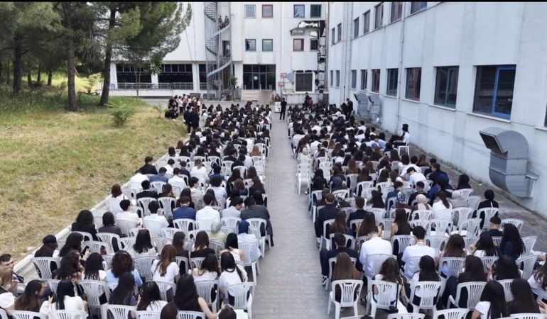 BURSA'NIN EN İYİ LİSELERİNİN ÖĞRENCİLERİ ÇALIŞTAYDA BULUŞTU TOFAŞ FEN VE BURSA ERKEK LİSESİ ÖĞRENCİLERİNİN İŞBİRLİĞİYLE DÜZENLENEN ÇALIŞTAYDA 600'DEN FAZLA ÖĞRENCİ VE 18 KONUŞMACI BİR ARAYA GELDİ