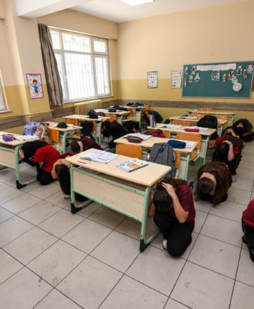 OSMANGAZİ BELEDİYESİ'NDEN OKULLARDA AFET BİLİNCİ ÇALIŞMASI