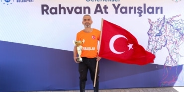 BURSA'DA RAHVAN AT YARIŞLARI NEFES KESTİ