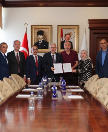 İNEGÖL'DE SAĞLIK VE EĞİTİM İÇİN İMZALAR ATILDI
