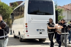 DALTONLAR'A ORHANGAZİ'DE ŞAFAK BASKINI : 9 GÖZALTI EVİ KURŞUNLAYIP DALTONLAR İSMİYLE TEHDİT ETTİLER 9 ŞÜPHELİ ADLİYEDE