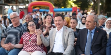 BAŞKAN ERKAN AYDIN ŞENLİK COŞKUSUNA ORTAK OLDU OSMANGAZİ'DE YAZ ŞENLİKLERİ COŞKUSU İSTİKLAL MAHALLESİ'Nİ SARDI