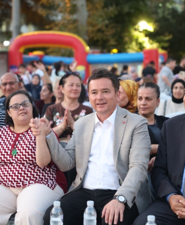 BAŞKAN ERKAN AYDIN ŞENLİK COŞKUSUNA ORTAK OLDU OSMANGAZİ'DE YAZ ŞENLİKLERİ COŞKUSU İSTİKLAL MAHALLESİ'Nİ SARDI