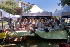 NİLÜFER KADIN KOROSU GELENEKSEL HAYIR SATIŞINA RENK KATTI