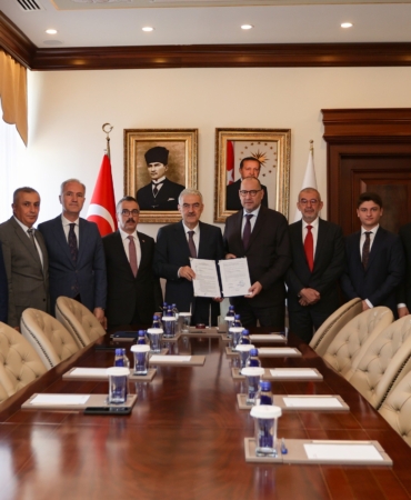 İNEGÖL'E İKİ YENİ ANAOKULU İÇİN İMZALAR ATILDI