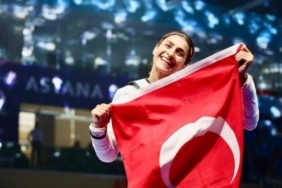 KAZAKİSTAN'DA YILDIRIM RÜZGARI