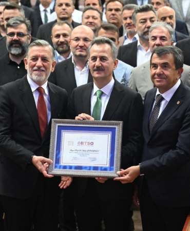 SAVUNMA SANAYİİ BAŞKANI PROF. DR. GÖRGÜN BURSA İŞ DÜNYASIYLA BULUŞTU PROF. DR. HALUK GÖRGÜN: "BURSA, TÜRK SAVUNMA SANAYİİNDE ÇOK DAHA STRATEJİK BİR YER TUTACAKTIR"