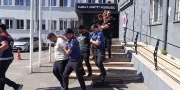 2,5 AY BOYUNCA "POLİSİZ" DİYEREK DOLANDIRDILAR, 100 MİLYONLUK VURGUNUN ARDINDAN TATLI İKRAM ETTİLER SAHTE POLİS ÇETESİ DEHŞETİ: 7 EVİ SATTIRDILAR, SONUNDA "OPERASYON BAŞARIYLA TAMAMLANDI, GÖZÜNÜZ AYDIN" DİYEREK TATLI YEDİRDİLER