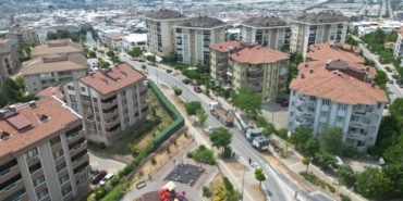 BÜYÜKŞEHİR ÜÇEVLER MAHALLESİ'NDE ASFALT YENİLİYOR
