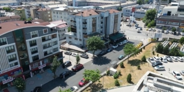 KESTEL BELEDİYESİ, İLÇE GENELİNDE 20 BİN TON ASFALT SERİMİYLE KESTEL BELEDİYESİ'NİN ASFALT MESAİSİ SÜRÜYOR