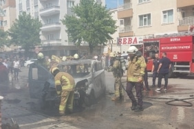 ÇAKMAK YÜKLÜ ARAÇ ALEV ALEV YANDI PEŞ PEŞE PATLAMA SESLERİ KORKU DOLU ANLAR YAŞATTI