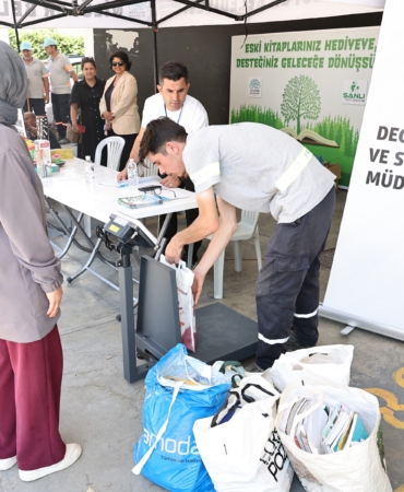NİLÜFER'DE ATIK KAĞITLARI GETİREN HEDİYE KAZANIYOR