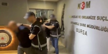 BURSA'DA VATANDAŞIN CANINI BEZDİRMİŞLERDİ...ŞAFAK OPERASYONU İLE YAKALANDILAR İZNİK İLÇESİNDE TEFECİLERE ŞAFAK OPERASYONU: 7 GÖZALTI, YÜZ BİNLERCE LİRA PARA VE TAPULAR ELE GEÇİRİLDİ