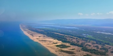 TÜRKİYE'NİN TEK PARÇA HALİNDEKİ EN UZUN SAHİLİ YAZA HAZIR BURSA'NIN SAKLI HAZİNESİ OLAN KARACABEY LONGOZU VE SAHİLİNDE YAZ HAZIRLIKLARI TAMAMLANDI