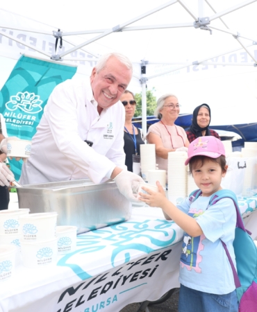 BAŞKAN ŞADİ ÖZDEMİR'DEN AŞURE İKRAMI