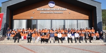 BURSA'DA GENÇLİK KAMPI BAŞLADI BAŞKAN VEKİLİ BİBA: "BURSALI GENÇLER ÇOK ŞANSLI"