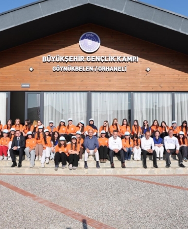 BURSA'DA GENÇLİK KAMPI BAŞLADI BAŞKAN VEKİLİ BİBA: "BURSALI GENÇLER ÇOK ŞANSLI"