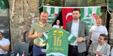 BURSASPOR BAŞKANI ENES ÇELİK KAPALI ÇARŞI'DA ESNAFLA BULUŞTU BURSASPOR BAŞKANI ENES ÇELİK, EMİR HAN'DA DÜZENLENEN KAHVALTI PROGRAMINDA ÇARŞI ESNAFIYLA BİR ARAYA GELDİ.