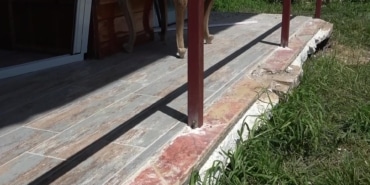 20 SANTİMETRELİK BALKON ÇIKINTISI İÇİN KEPÇELİ YIKIMA EV SAHİPLERİ İSYAN ETTİ KOMŞU ŞİKAYETİ SONRASI TARTIŞMALI YIKIM
