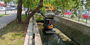 GEMLİK ÇARŞI DERESİ'NDE TEMİZLİK ÇALIŞMALARI BAŞLADI
