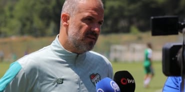BURSASPOR TEKNİK DİREKTÖRÜ MUSTAFA ER: "HEDEFİMİZ SÜPER LİG'E ÇIKMAK"