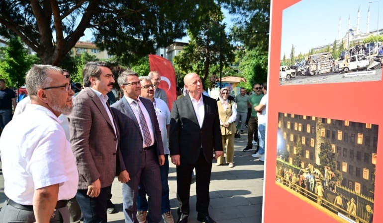 YILDIRIM'DA 15 TEMMUZ RUHU FOTOĞRAF SERGİSİYLE YAŞATILIYOR