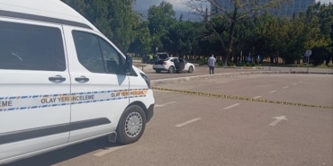 BURSA ADLİYESİ'NDE BOŞANMA DAVASI GERGİNLİĞİ: SİLAHLA ATEŞ AÇILDI, 5 GÖZALTI