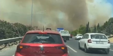 MANİSA'DA ORMAN YANGININDA ALEVLER İZMİR-İSTANBUL OTOYOLU'NA ULAŞTI