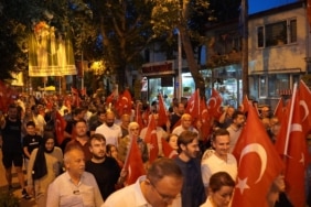 İZNİKLİLER MEYDANA AKIN ETTİ