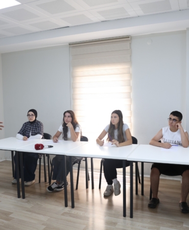 OSMANGAZİ'DEN GENÇLERİN GELECEĞİNE ÜCRETSİZ EĞİTİM DESTEĞİ OSMANGAZİ BELEDİYESİ GENÇLERİN YANINDA