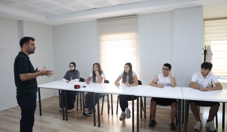 OSMANGAZİ'DEN GENÇLERİN GELECEĞİNE ÜCRETSİZ EĞİTİM DESTEĞİ OSMANGAZİ BELEDİYESİ GENÇLERİN YANINDA