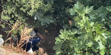 10 METREDEN DÜŞEN KADIN, YARDIMA GELEN POLİSLERDEN KAÇTI YARALI KADIN 2 SAAT SÜREN ARAMA ÇALIŞMALARI SONUCU BULUNDU