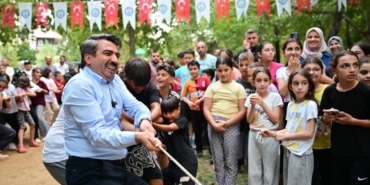 BAŞKAN YILMAZ'DAN MİNİKLERE SÜRPRİZ