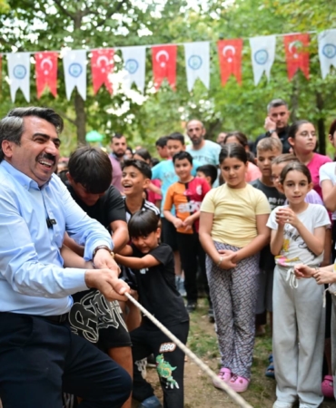 BAŞKAN YILMAZ'DAN MİNİKLERE SÜRPRİZ