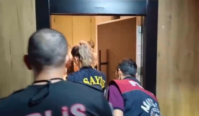KAPARO DOLANDIRICILARI VERSİYON ATLADI, ARTIK NOTER GİBİ ARIYORLAR 70 VATANDAŞI KAPARO GÖNDERDİK ONAYLA DİYEREK DOLANDIRDILAR DAHA DA İNANDIRICI OLMAK İÇİ NOTER GÖREVLİSİ GİBİ ARAYIP UYGULAMADAN ONAY İSTİYORLAR