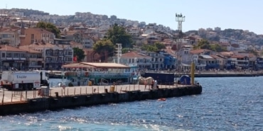 ŞİŞME BOTUYLA DENİZ AÇILAN GENÇ PANİKLEYİNCE SÜRÜKLENMEYE BAŞLADI