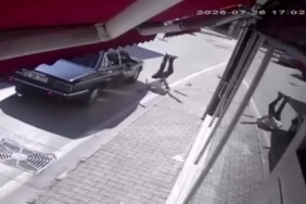 BURSA'DA OTOMOBİLİN ÇARPTIĞI YAYA AĞIR YARALANDI