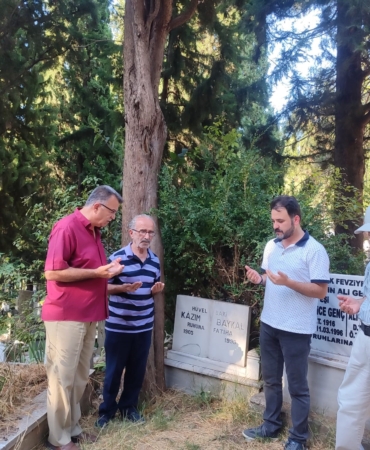 KAZIM BAYKAL VEFATININ 33.YIL DÖNÜMÜNDE MEZARI BAŞINDA ANILDI