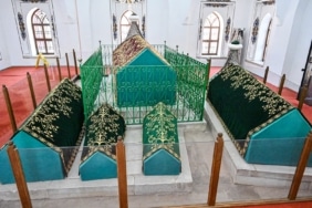 BURSA'DA HANEDAN TÜRBELERİNDEKİ PUŞİDELER YENİLENİYOR