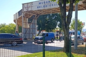 MUDANYA'DA OTOMOBİLLE MOTOSİKLET ÇARPIŞTI: 1 YARALI