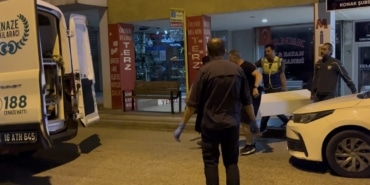 BURSA'DA 2 ÇOCUK ANNESİ KADIN EVDE GÖĞSÜNDEN VURULMUŞ HALDE BULUNDU: 1 GÖZALTI ÇOCUKLARI EVDEYKEN VURULMUŞ SAATLER SONRA İHBARDA BULUNUP 'İNTİHAR' DEDİ