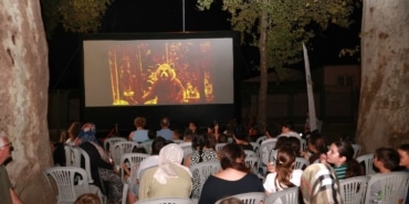OSMANGAZİ'DE YAZLIK SİNEMA ÇOCUKLARI BULUŞTURDU