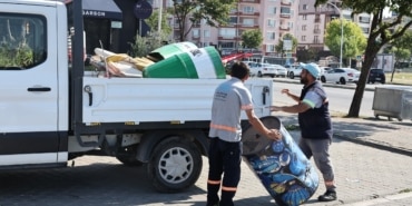 NİLÜFER'DE KALDIRIMLAR TEMİZLENDİ