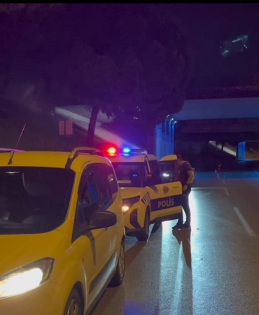 KARDEŞ KAVGASI BABAYI YOLA, POLİSİ SOKAĞA DÖKTÜ 300 KİLOMETRE YOL YAPTI, BURSA'DA POLİS ÖNÜNÜ KESTİ GERÇEK İSE GÜLÜMSETTİ KAVGAYI AYIRMAYA GELEN BABALARINDAN KORKAN KARDEŞLER POLİSİ ARADI: "BABAMIZ BİZİ VURACAK"