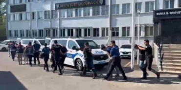 VATANDAŞLARA ZORLA HESAP AÇTIRIP KARA PARA AKLAYAN ŞAHISLARA BASKIN HESAP AÇMAYANLARI BIÇAKLA TEHDİT ETMİŞLER