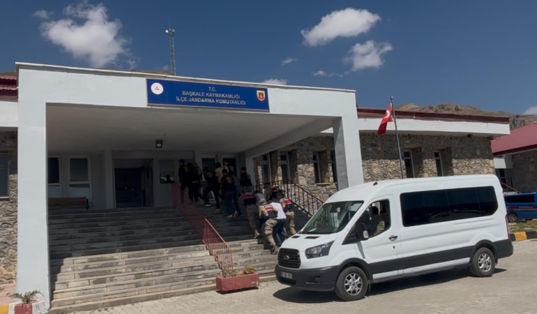 BAKAN GÜRLEK'TEN 2 OLAY İÇİN AYDINLATMA PAYLAŞIMI VAN'DA VE AFYONKARAHİSAR'DA 2 ÇOCUĞUN ÖLÜMLERİNİN CİNAYET OLDUĞU ORTAYA ÇIKTI