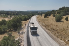 BÜYÜKŞEHİR HARMANCIK'TA DA YOLLARI YENİLİYOR