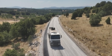 BÜYÜKŞEHİR HARMANCIK'TA DA YOLLARI YENİLİYOR