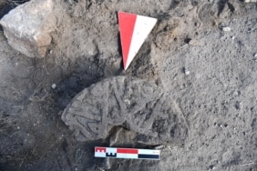 ANİ'DE 'HZ. MUHAMMED' İSMİNİN YER ALDIĞI SELÇUKLU TAŞI BULUNDU ASIRLAR ÖNCESİNİN PEYGAMBER SEVGİSİ TAŞA YANSIDI BAKAN ERSOY, ANİ'DEKİ EŞSİZ ESERİ MEVLİD KANDİLİ'NDE DUYURDU