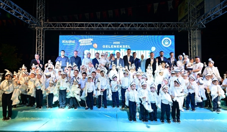 YILDIRIM BELEDİYESİ'NDEN 700 ÇOCUK İÇİN SÜNNET ŞÖLENİ SÜNNET OLAN ÇOCUKLAR KLASİK ARAÇLARLA ŞEHİR TURU ATTI